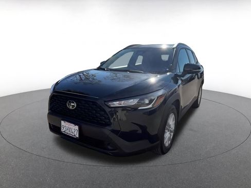 Used 2025 Toyota Corolla Cross LE image 7