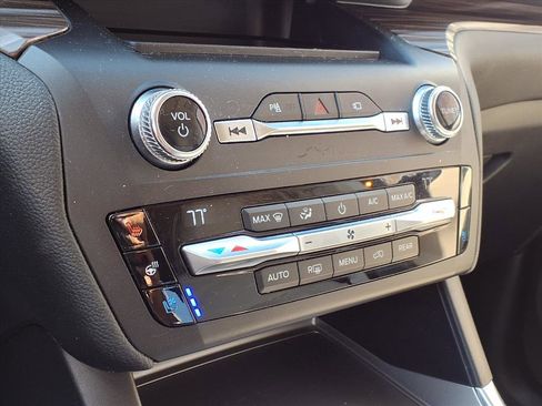 Used 2020 Ford Explorer Limited w/ Class III Trailer Tow Package image 10