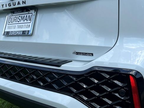 New 2025 Volkswagen Tiguan SE R-Line image 5