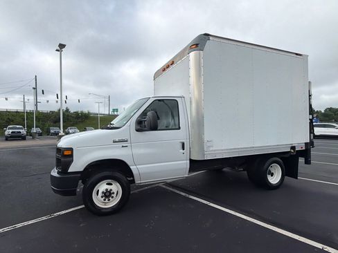 Used 2015 Ford E-350 and Econoline 350 Super Duty RWD image 3