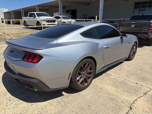 Used 2025 Ford Mustang GT Premium RWD image 4