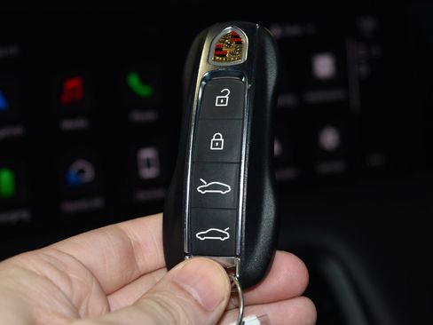 Used 2024 Porsche Taycan image 17