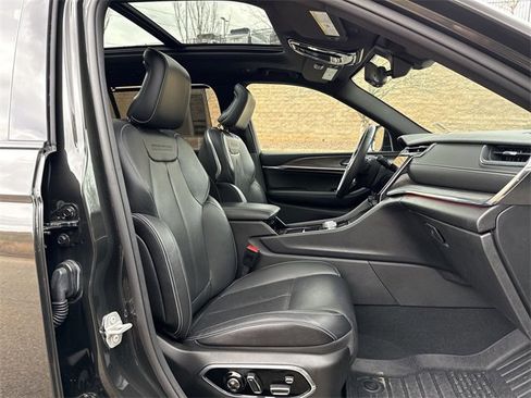 Used 2024 Jeep Grand Cherokee L Overland w/ Advanced Protech Group III image 28