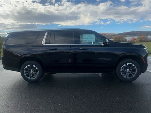 New 2026 Chevrolet Suburban LT w/ Comfort Package image 9