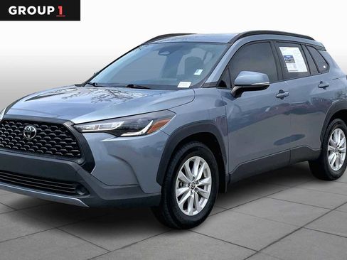 Used 2023 Toyota Corolla Cross LE image 1