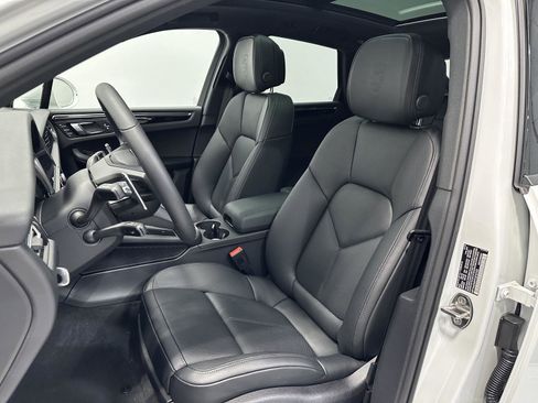 New 2026 Porsche Macan Turbo image 5