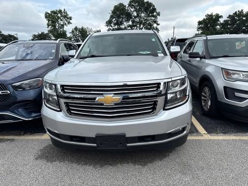 Used 2018 Chevrolet Suburban Premier RWD image 3
