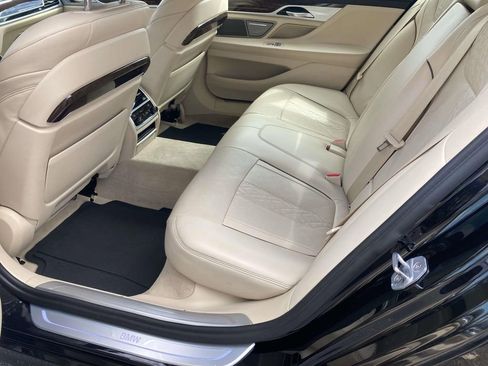 Used 2019 BMW 750i RWD image 9