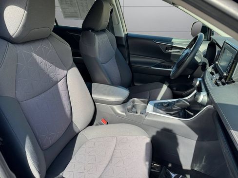 Certified 2019 Toyota RAV4 XLE w/ Convenience Package AWD/4WD image 17