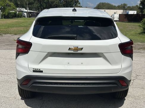 Used 2024 Chevrolet Trax LS FWD image 13