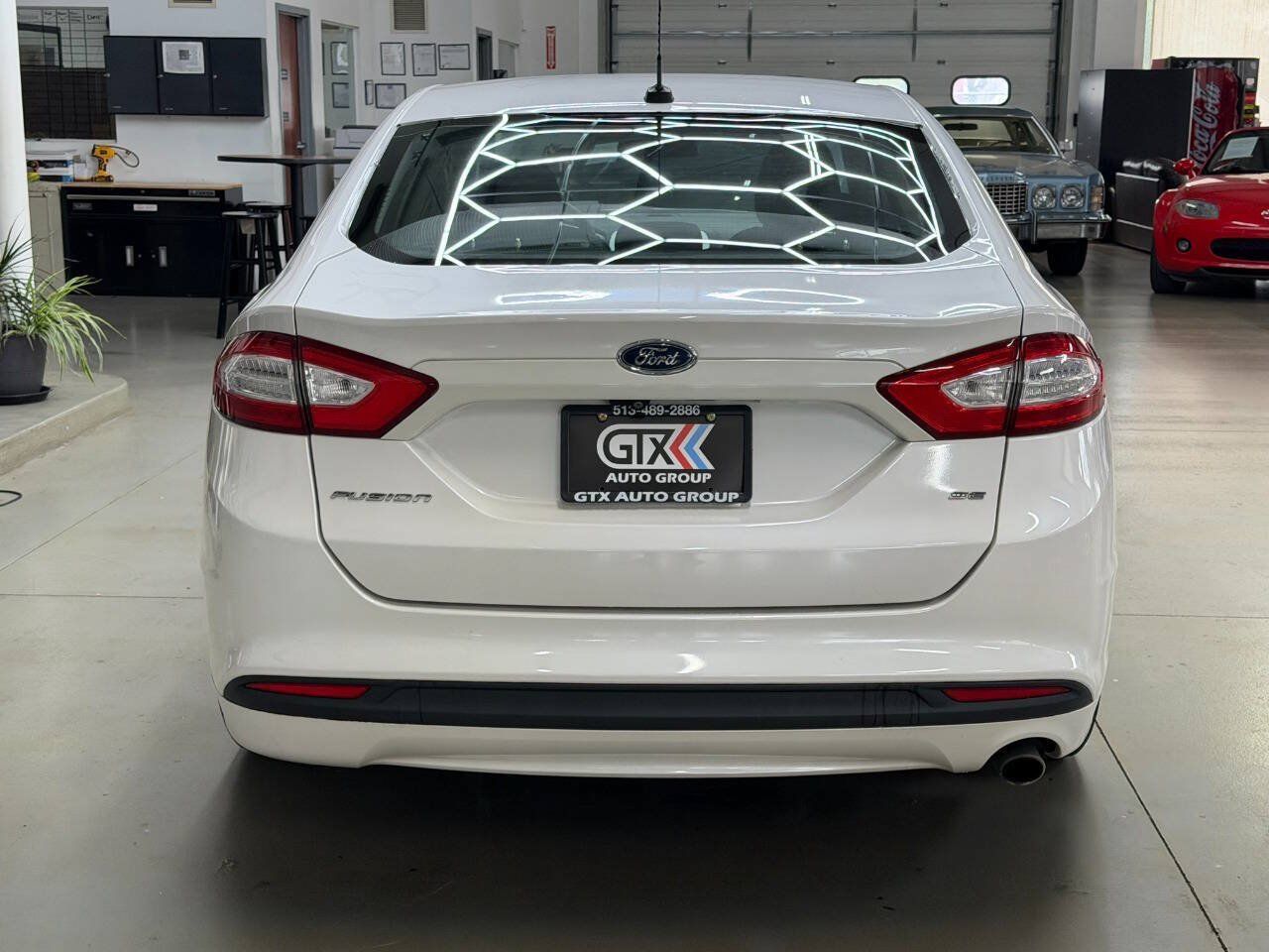 Used 2016 Ford Fusion SE FWD image 3