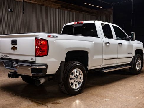 Used 2015 Chevrolet Silverado 2500 LTZ w/ LTZ Plus Package image 9