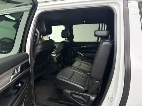 Used 2024 Jeep Wagoneer L Series II RWD image 22