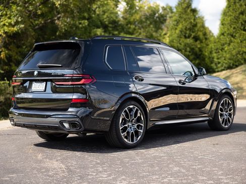 Used 2025 BMW X7 xDrive40i w/ M Sport Package AWD/4WD image 7