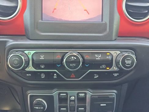 Used 2018 Jeep Wrangler Unlimited Rubicon AWD/4WD image 31