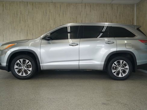 Used 2014 Toyota Highlander XLE AWD/4WD image 5