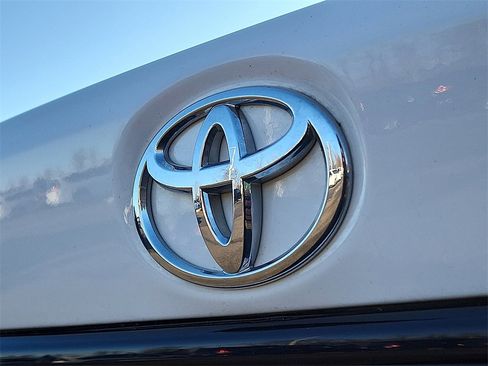 Used 2022 Toyota Corolla LE image 31