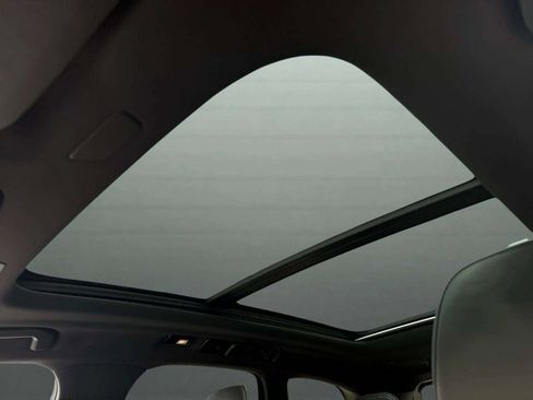 Used 2022 Volvo XC60 B6 R-Design w/ Advanced Package image 12