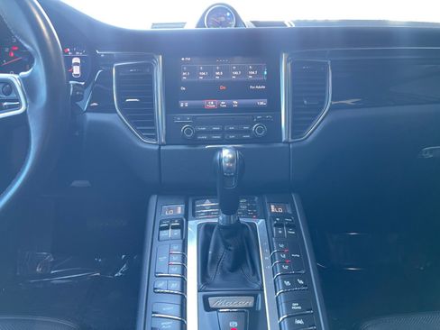 Used 2018 Porsche Macan image 11