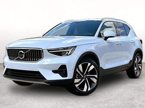 Used 2024 Volvo XC40 B5 Plus w/ Protection Package Premier AWD/4WD image 14