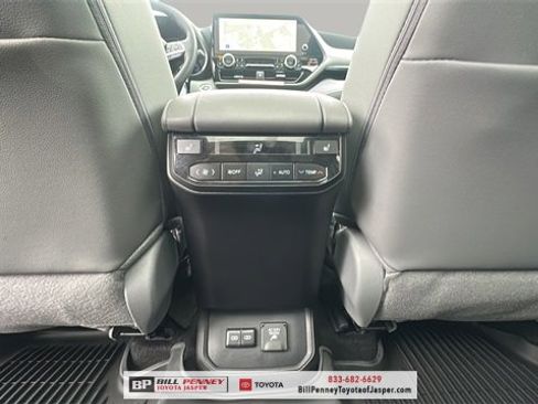 New 2026 Toyota Highlander Platinum image 14