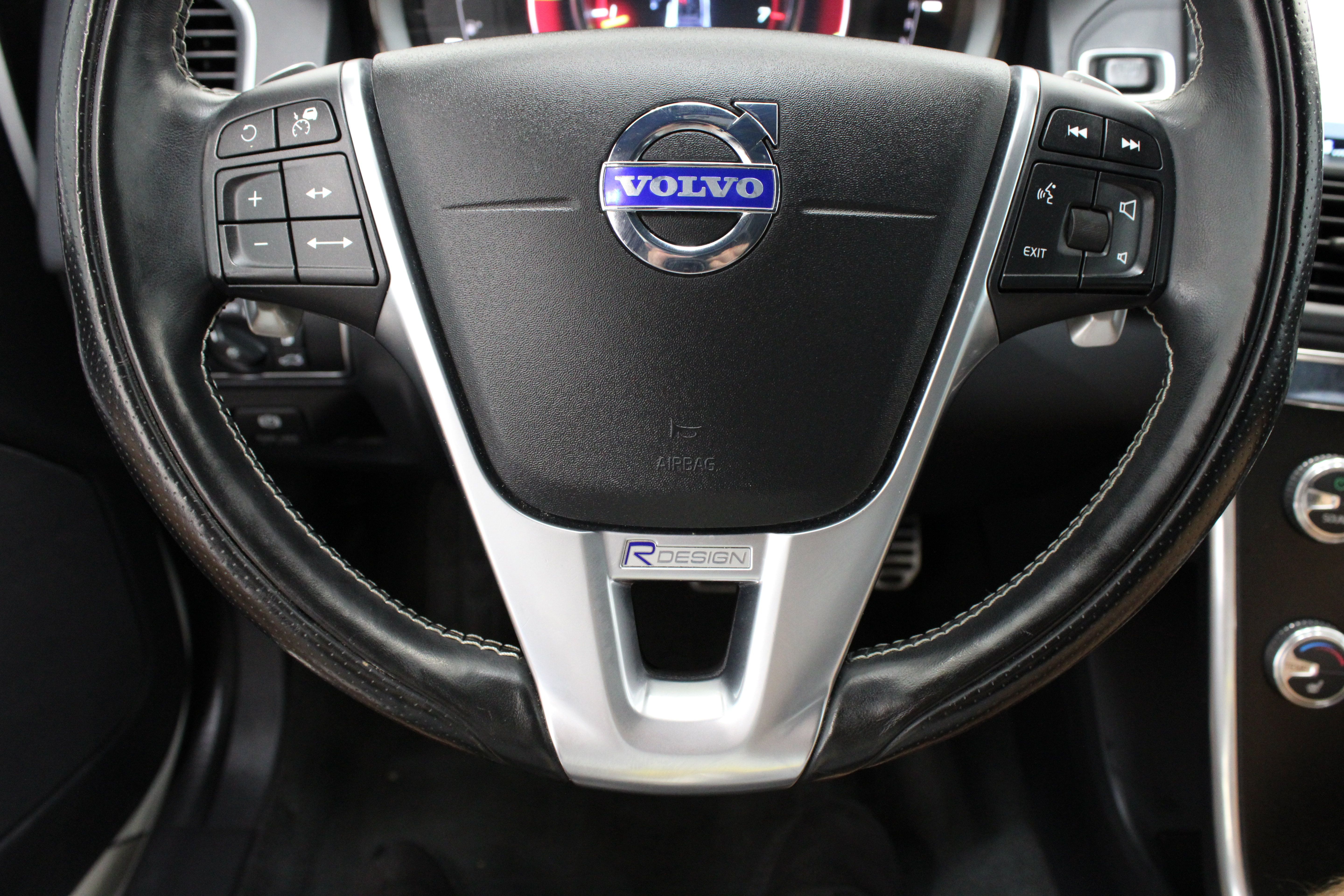 Used 2015 Volvo XC60 T6 R-Design Platinum AWD/4WD image 25