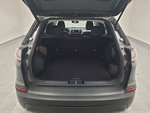 Used 2019 Jeep Cherokee Latitude Plus w/ Comfort/Convenience Group FWD image 29