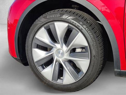 Used 2021 Tesla Model Y Long Range image 18