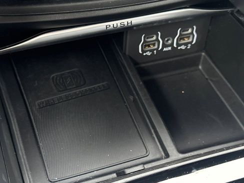 Used 2024 Chrysler Pacifica Limited w/ S Appearance Package image 52