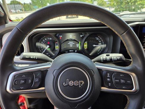 Used 2024 Jeep Wrangler Unlimited Sahara AWD/4WD image 23