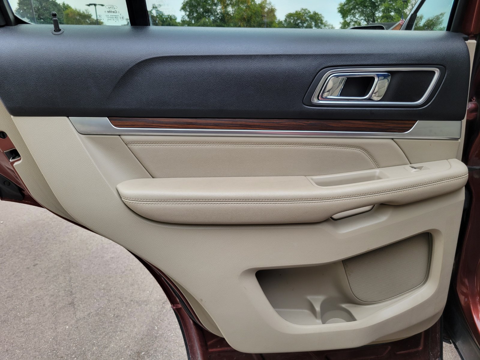 Used 2018 Ford Explorer Limited w/ Equipment Group 301A AWD/4WD image 25