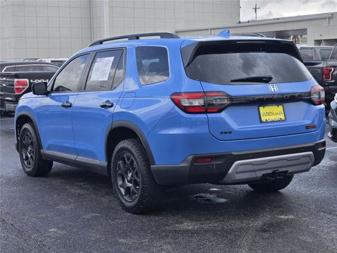 Used 2025 Honda Pilot TrailSport image 6