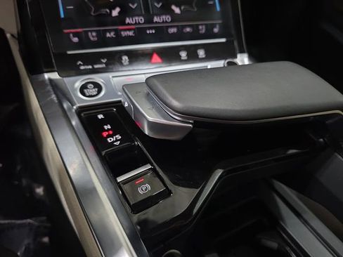 Used 2021 Audi e-tron Premium Plus image 25