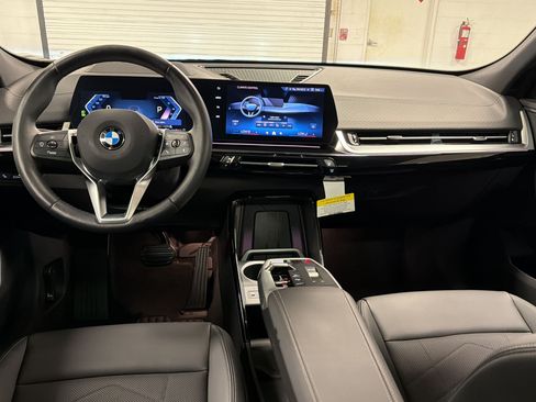 Used 2025 BMW X2 xDrive28i AWD/4WD image 16