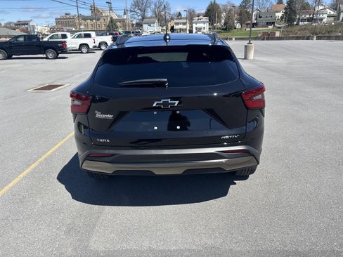 New 2026 Chevrolet Trax ACTIV w/ Sunroof Package FWD image 4