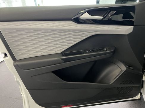 Used 2022 Volkswagen Taos S w/ IQ Drive S Package image 15