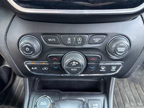Used 2019 Jeep Cherokee Limited AWD/4WD image 26