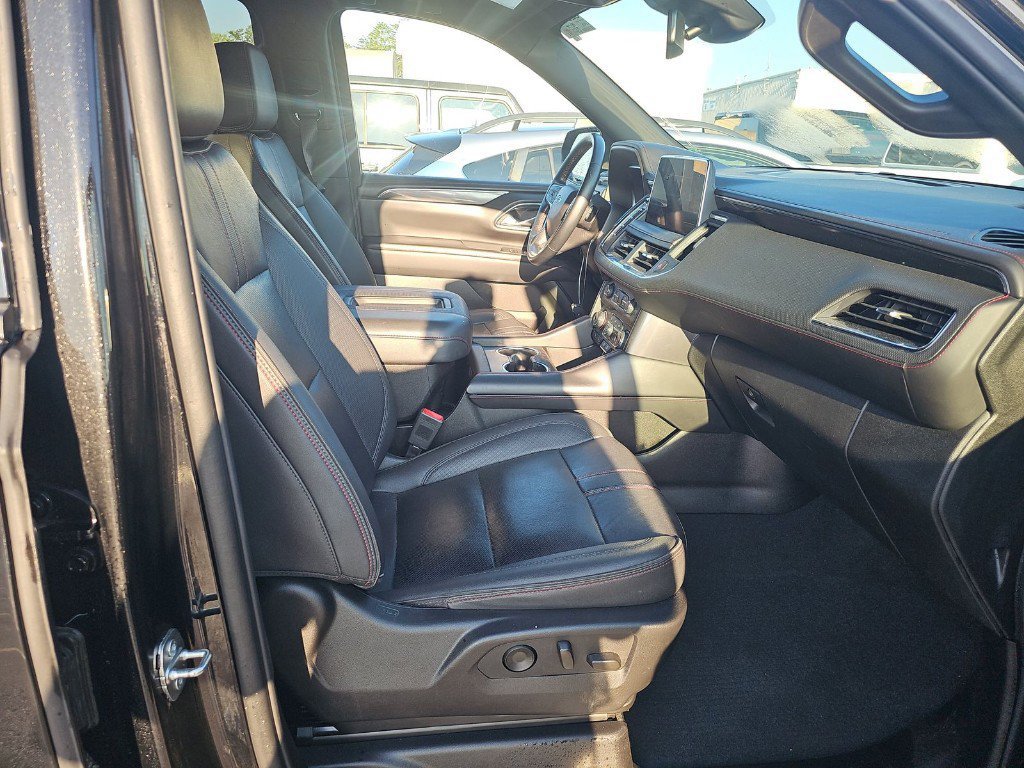Used 2024 Chevrolet Suburban RST w/ Luxury Package RWD image 8