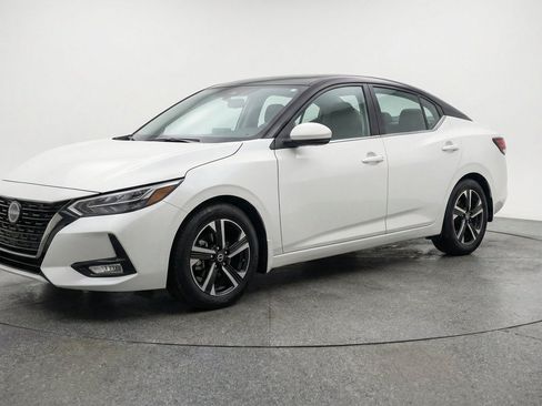 Used 2025 Nissan Sentra SV FWD image 3