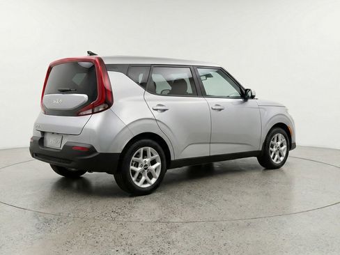 Used 2025 Kia Soul LX w/ LX Technology Package FWD image 9