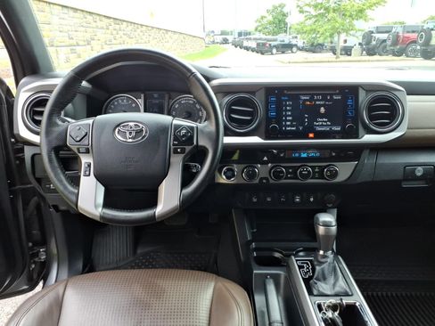 Used 2016 Toyota Tacoma Limited w/ Towing Package AWD/4WD image 33
