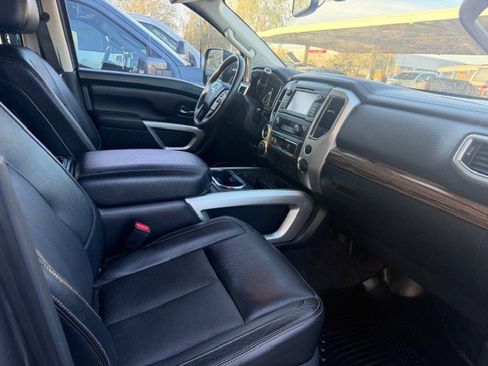 Used 2017 Nissan Titan SL w/ Chrome Package image 4