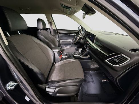 Used 2025 Kia Seltos S image 29