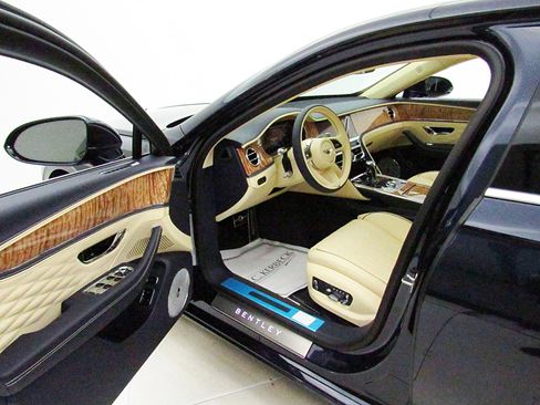 Certified 2022 Bentley Flying Spur V8 image 37