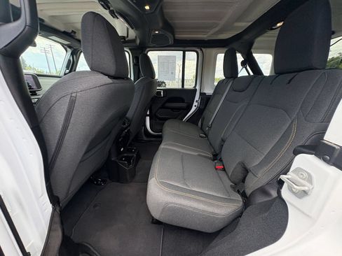 Used 2025 Jeep Wrangler Unlimited Sahara AWD/4WD image 25