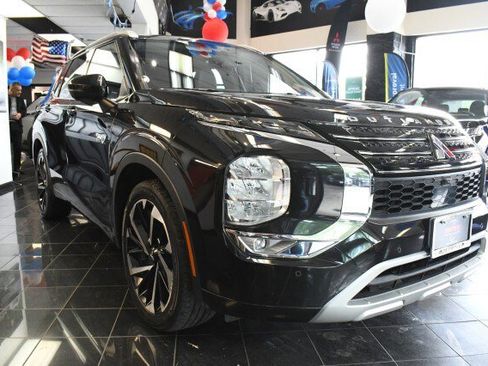 Used 2023 Mitsubishi Outlander SEL AWD/4WD image 3