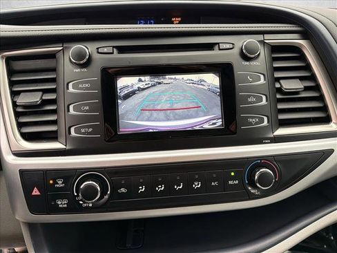 Used 2019 Toyota Highlander LE image 20