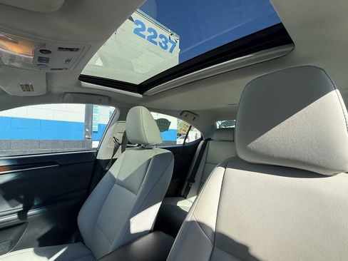 Used 2013 Lexus ES 350 w/ Premium Pkg FWD image 8