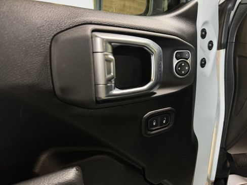 Used 2022 Jeep Wrangler Unlimited Rubicon AWD/4WD image 14