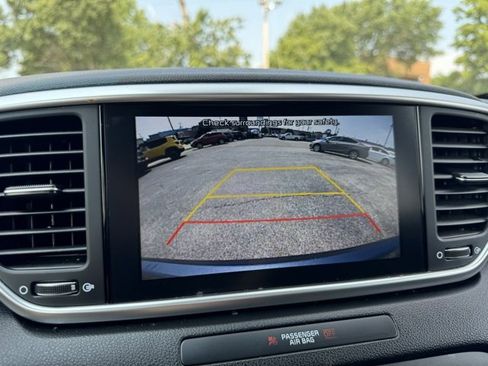 Used 2022 Kia Sportage LX image 19